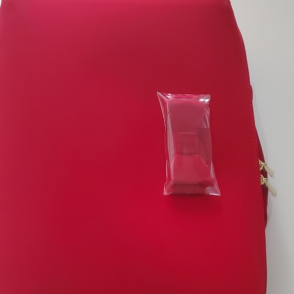 Estee Lauder Red Velvet Travel Bag Train Case - Picture 6 of 6